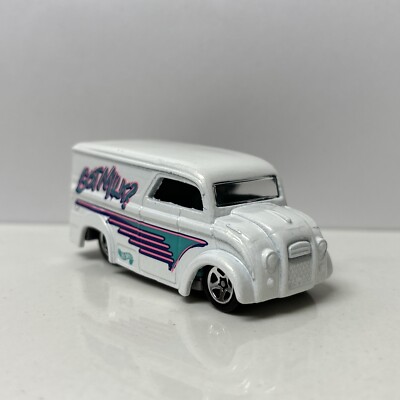 1937-1986 Divco Milk Truck Collectible 1/64 Scale Diecast Diorama Model
