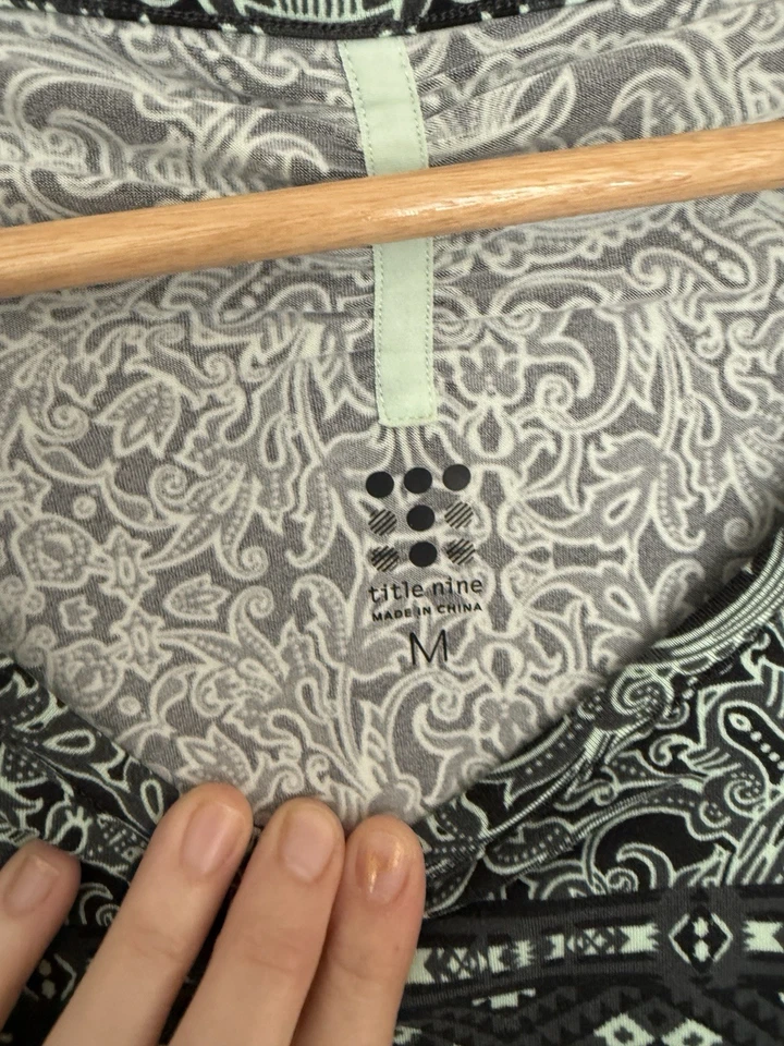 Top Title Nine M mediano verde menta gris manga larga laterales acanalados estampado Foto 4 de 4