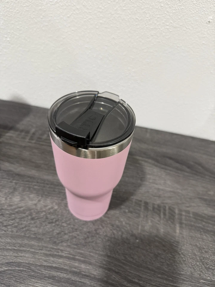 Vaso RTIC rosa brillante 20 oz con tapa Foto 2 de 4
