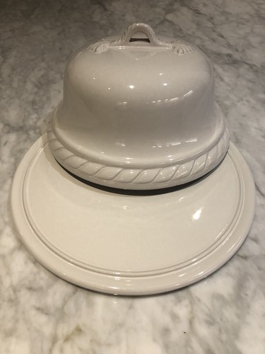 Large, white, iron stone vintage cheese dome and plate. - Picture 7 of 9