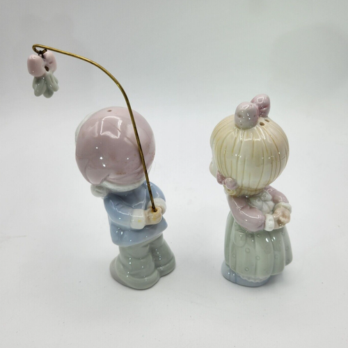 Precious Moments Salt Pepper Shakers 180661 Mistletoe Vintage 1996 with Box - Picture 3 of 9