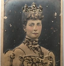 UNITED KINGDOM HM QUEEN ALEXANDRA 1900’s EMBOSSED PHOT WITH GLITTER