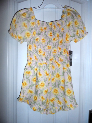 Adorable Vince Camuto girls size 6X beige floral smocked shorts romper NWT - Picture 2 of 5