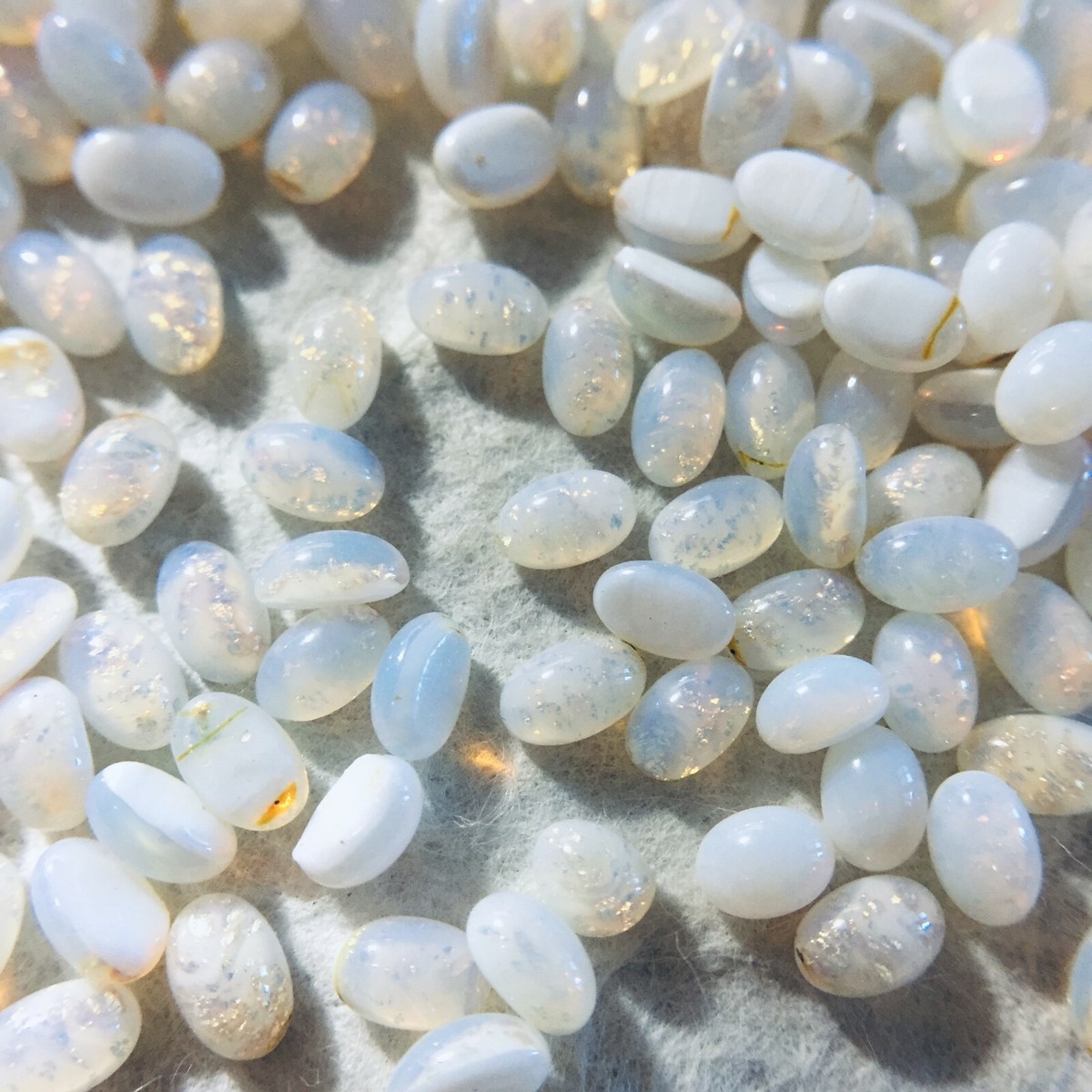 HW911 Vintage glass cabochons 4.5x3mm oval snow opal