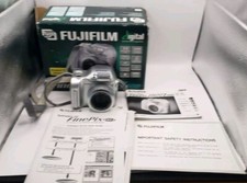 Parts Fujifilm FinePix 2800 Zoom 2.0MP 6x Optical Zoom Digital Camera Silver 