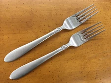 2 Dinner Forks Oneida Simba Stainless 18/0 Silver 266437 Frosted Garland Wreath