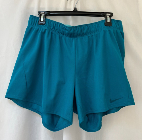 Nike Dri-Fit Shorts - Größe L - grün