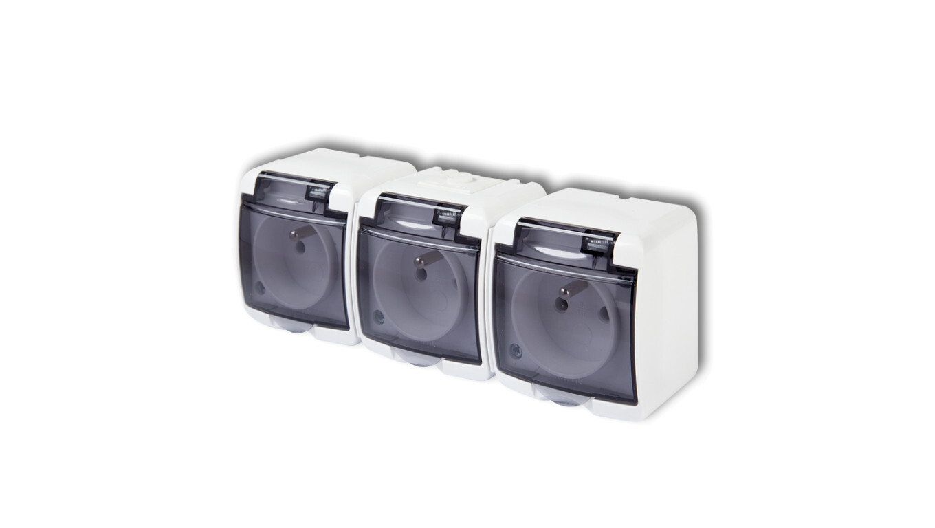 JUNIOR Triple socket z / u (smoke flap) white IP54 GHE-3d /T2UK