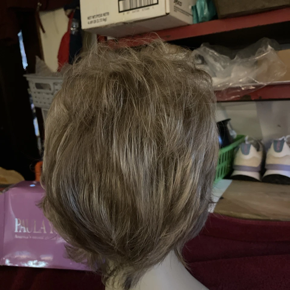 Peluca Paula Young, corta, tintada. Nunca usado, peinado emplumado. Foto 3 de 4