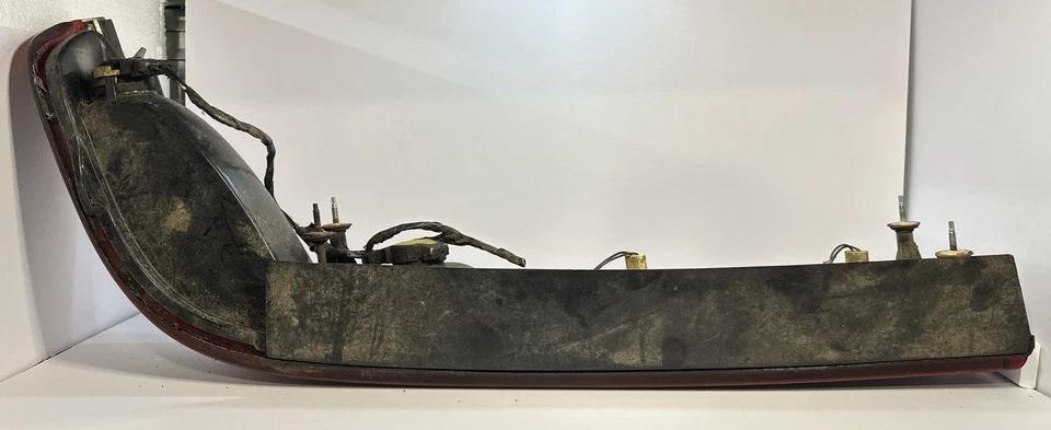 1993 Buick Roadmaster  Left Side Driver Tail Light Taillight Oem - Imagem 2 de 3