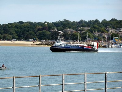 Foto A2 Hovercraft verlässt Ryde, um 2015