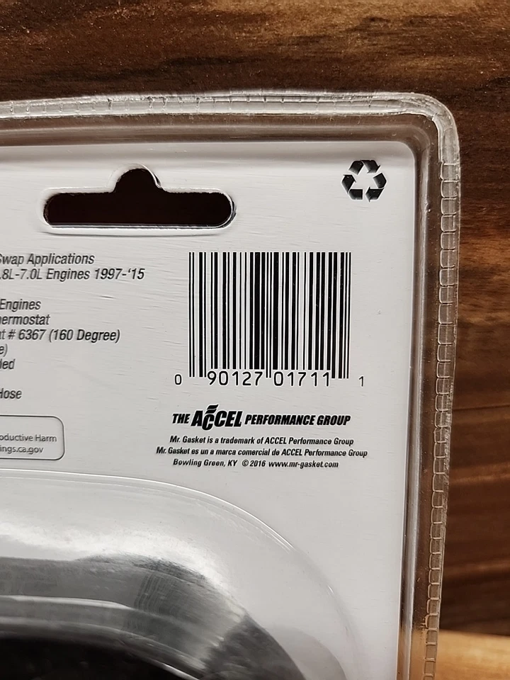 Cuello recto de agua Mr Gasket 2671BK GM LS, acabado negro. GM LS y Vortec Foto 3 de 4