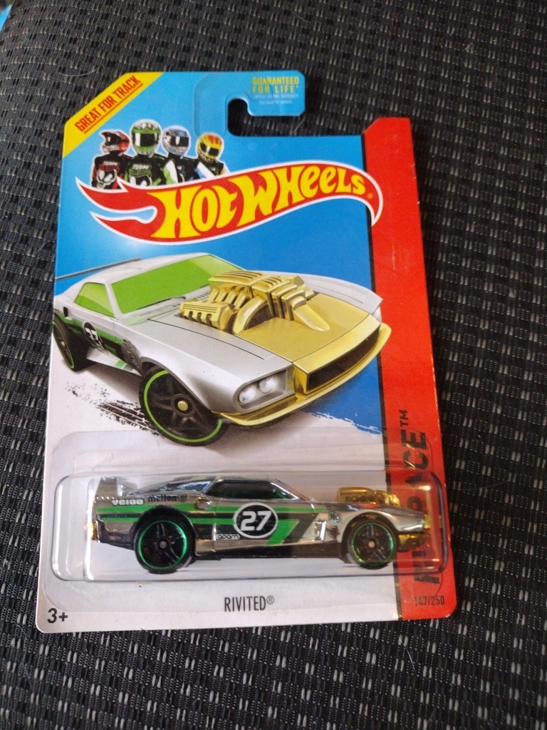HOT WHEELS Rivited HW Race 2013 Super Chromes