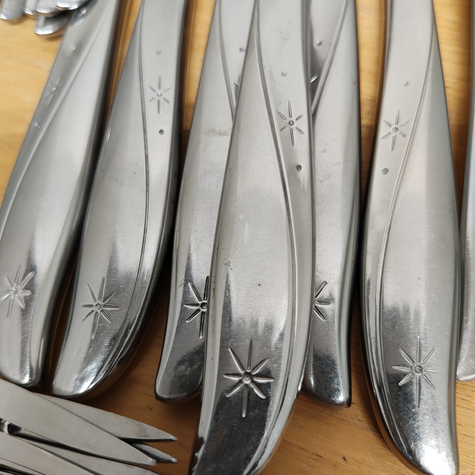 Oneida Community TwinStar Stainless Steel Flatware 43 Pieces READ ON ...