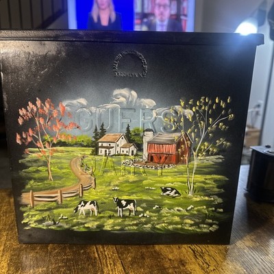 VINTAGE Farmers Milk DAIRY METAL MILK BOTTLE PORCH BOX painted Cows Barn