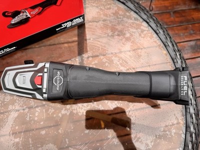Black Milwaukee 2886-20 M18 5