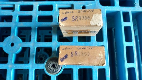 2 Vintage 1949 -1954 Ford Wheel Bearing inner cone and cup - Picture 2 of 2