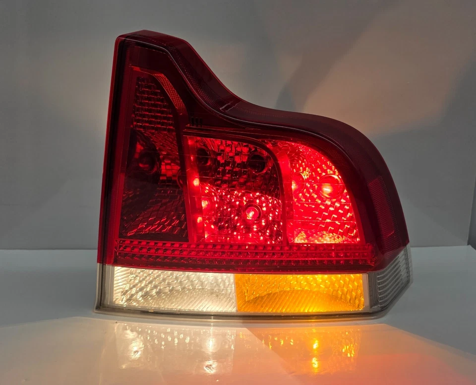 05-09 Volvo S60 RIGHT Passenger RH Rear Tail Light Assembly 30655369 - Imagem 4 de 4