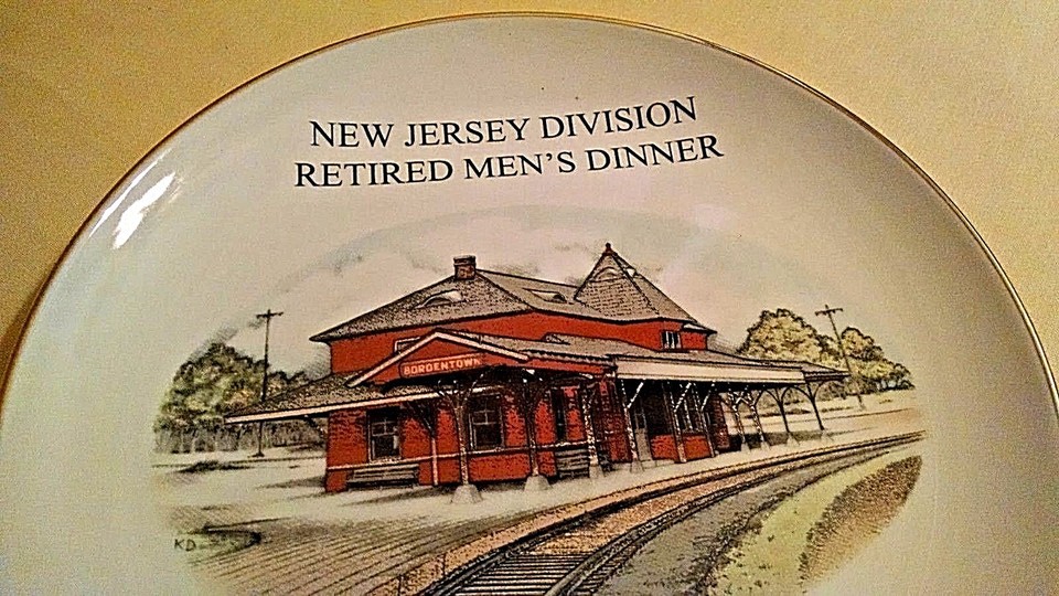 BORDENTOWN STATION PLATE NJ DIV RETIRED MEN MAY 2009 26 RAILROAD