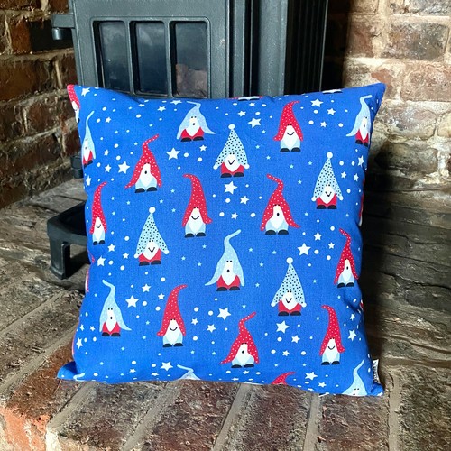 964. Christmas Dwarf on Grey 100% Cotton Cushion Cover Various sizes - Picture 4 of 4