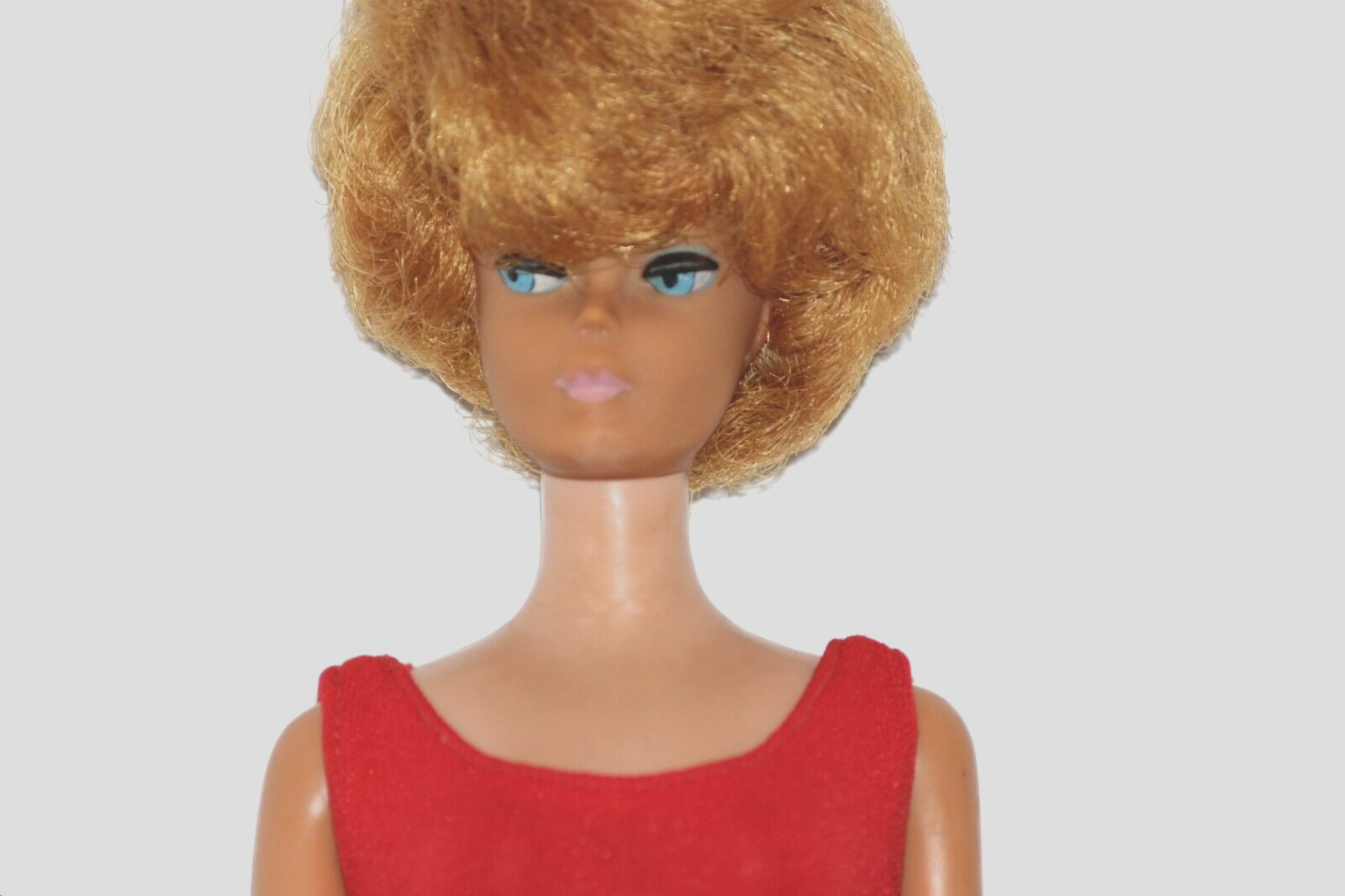 VINTAGE BUBBLE CUT BARBIE DOLL WITH BOOK & STAND PLATINUM BLONDE PINK