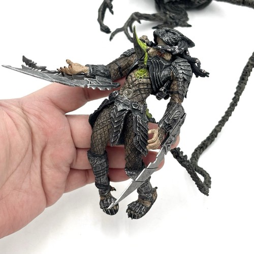 AVP Alien VS Predator Playsets Alien Attacks Predator McFarlane 2005 *No Stand* - Picture 3 of 6