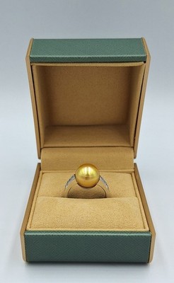 Vintage White Gold Ring with Large South Sea Pearl and Diamonds 18 Carat 750s