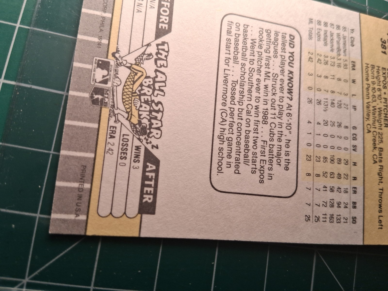 1989 FLEER Randy Johnson Rookie  Baseball Card #381 Autograph view 10