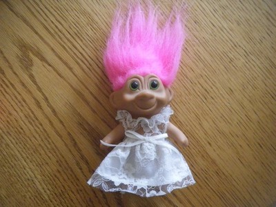RUSS PINK HAIRED BRIDE TROLL IN A WHITE Short sleeve BRIDES DRESS - 5''