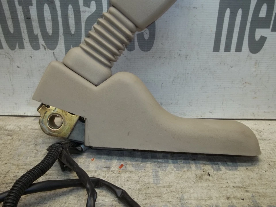 Пряжка ремня безопасности левая передняя для Cadillac Deville 2000-2005 годов выпуска от оригинального производителя - Изображение 3 из 4