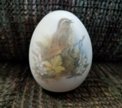 Small Stone Egg With Bird Image '' The Wilds'' Is On The Back
