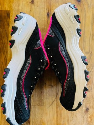 Sketchers DeLites Womens Running Shoes Gently Used Size 7 Back and Red color