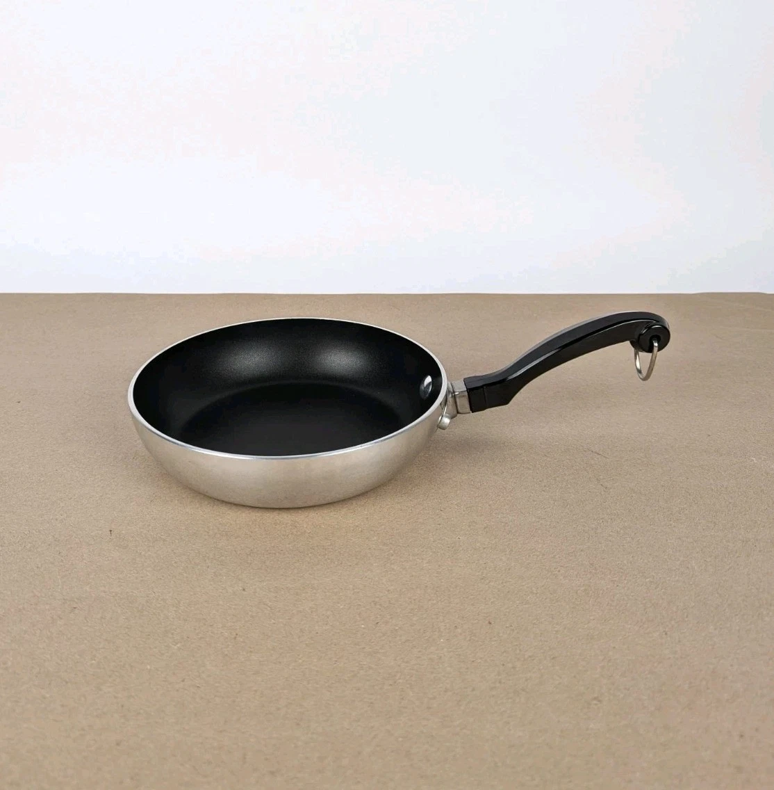NOS Farberware Fry Pan 7 Inch Nonstick Aluminum Skillet Classic Handle Cookware