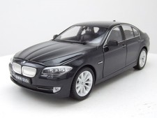 Modellino auto BMW 535i F10 2010 nero metallizzato 1:24 Welly