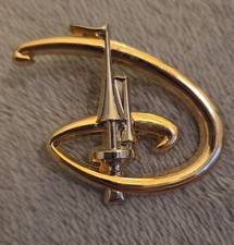 disney trading pin walt disney logo with Cinderella castle featuring gold tone