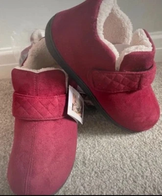 ZIZOR Fleece Lined Burgundy Red Slippers Slipper BootsMemory Foam Size 9 EU 42 Unisex