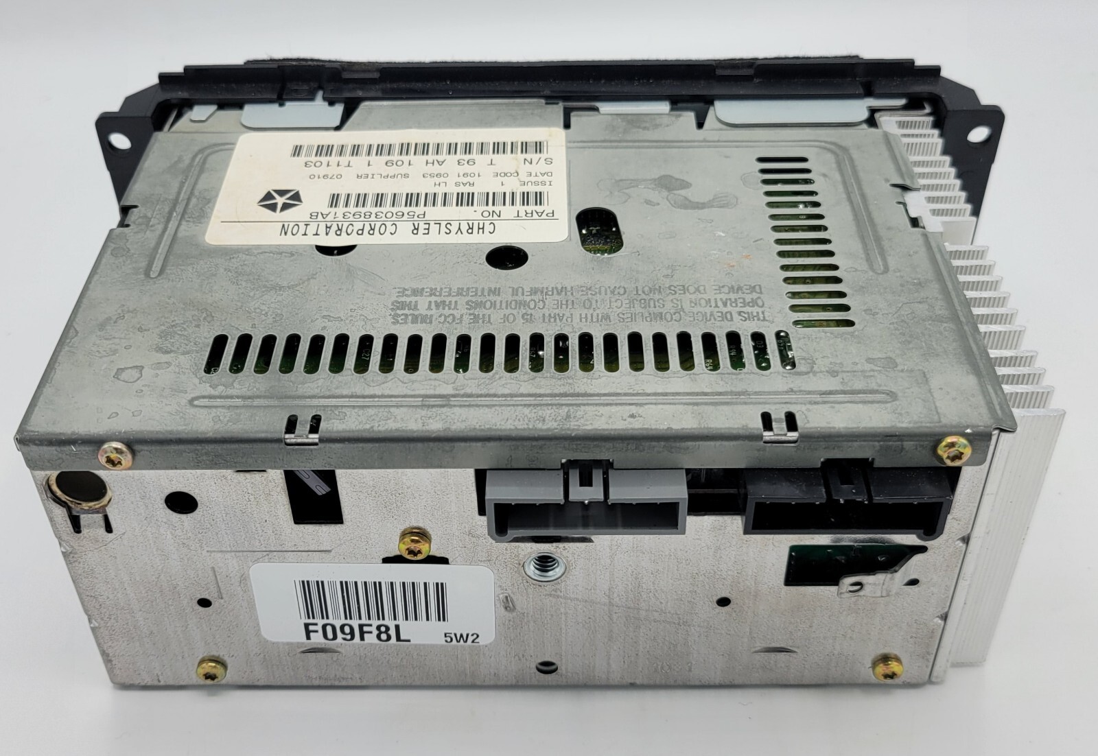 8402 Chrysler Dodge Jeep OEM Cassette Player AM/FM Radio Part