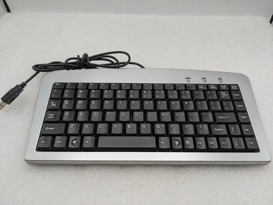 ADESSO AKB-901 Mini Keyboard PS/2 USB (Q2) - Free Shipping - Image 2 of 4