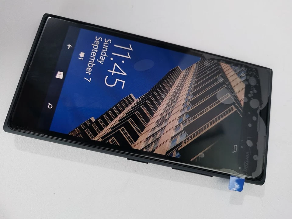 Nokia Lumia 735 - 8 GB - microSDXC (Unlocked) 4.7"6.7MP Classic Microsoft Phone - Image 2 of 4