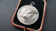 ANTIQUE AGRICULTURAL BOVRIL SOLID SILVER HALLMARKED MEDAL TO ARTHUR DAVIES 39mm