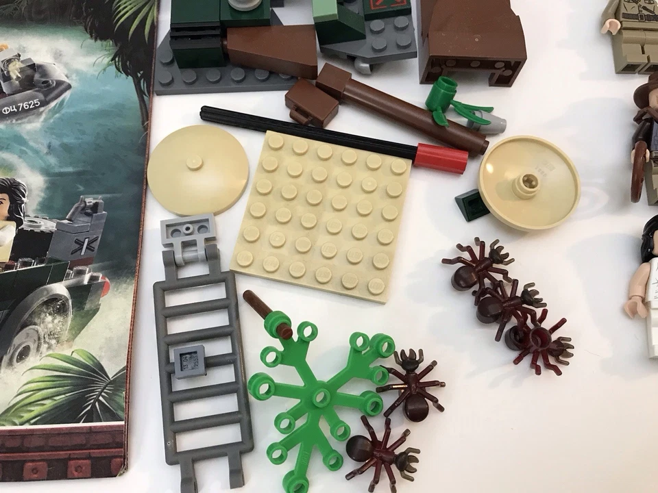 Lego Indiana Jones Minifigures Lot and Accessories Parts - Image 2 of 4