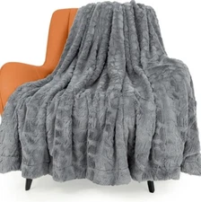TooNow Faux Fur Throw 51 x 67