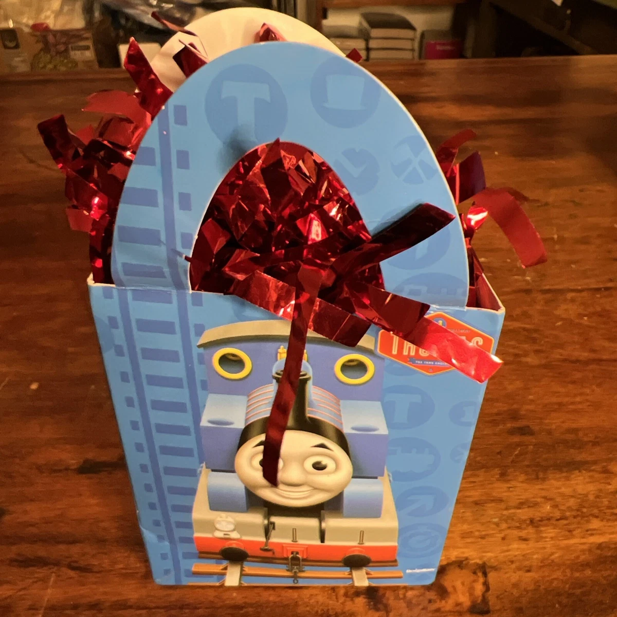 Foto Di Un Classico Treno Giocattolo Gigante Thomas The Tank Engine Che Contiene La Pista Ferroviaria E Piccoli Treni Alimentati A Batteria 2ccr0xe