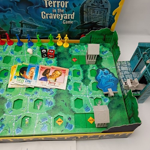 Goosebumps Terror in the Graveyard Complete Board Game RL Stine Vintage 90s - Picture 3 of 9