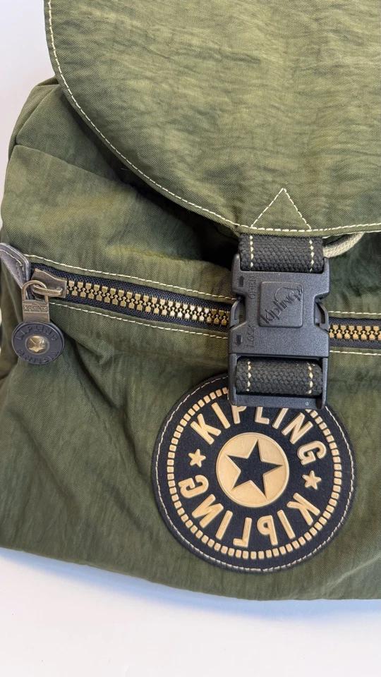 Mochila Kipling vintage verde oliva con cordón solapa bolso de nailon Foto 4 de 4