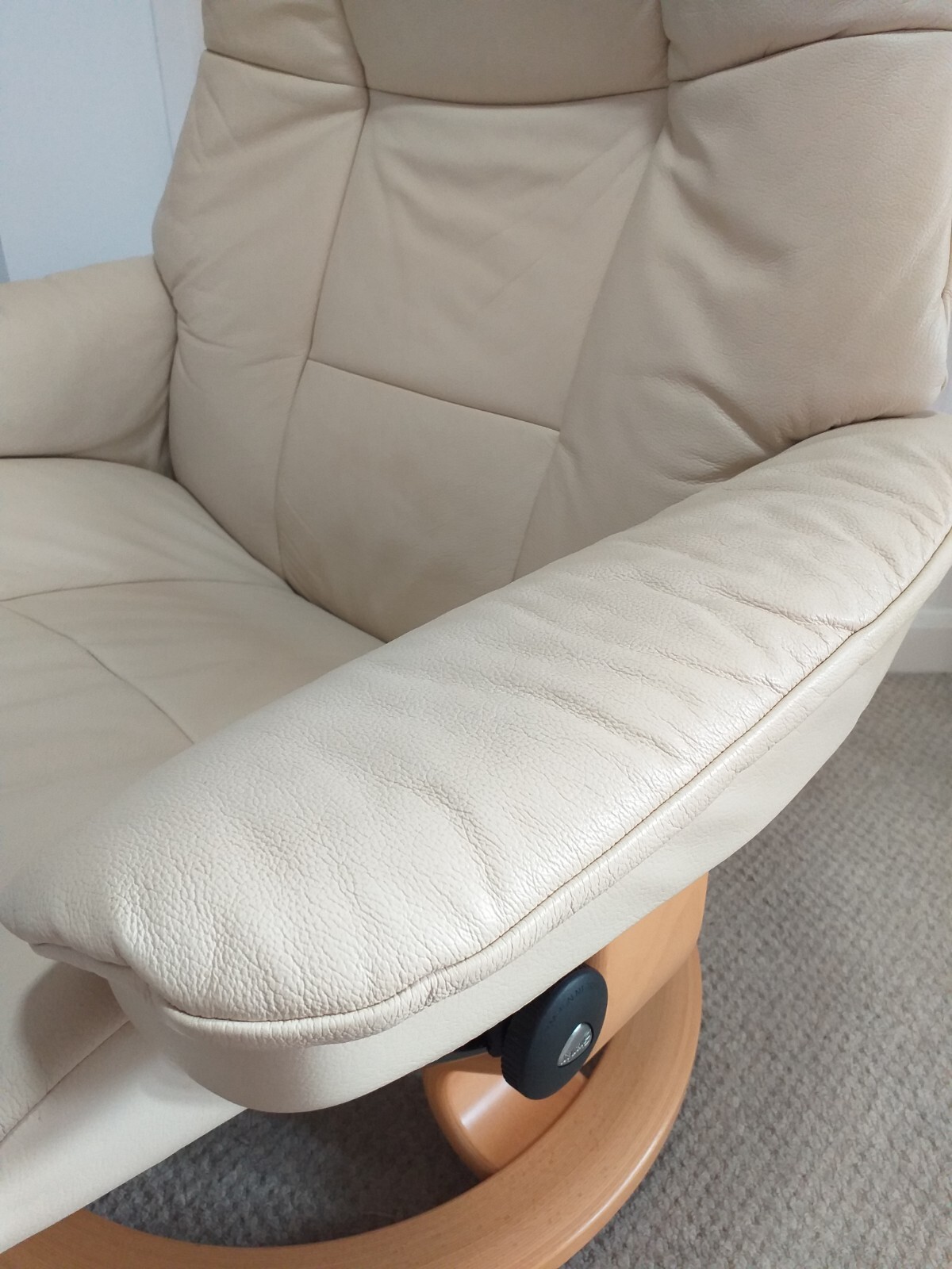 Ekornes Stressless Cream Leather Swivel Recliner Chair & Tilting