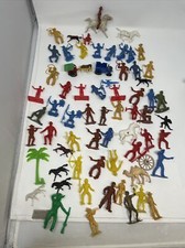 LOT OF VINTAGE MPC AND UNBRANDED PLASTIC FIGURES COWBOYS, INDIANS, SOLDIERS