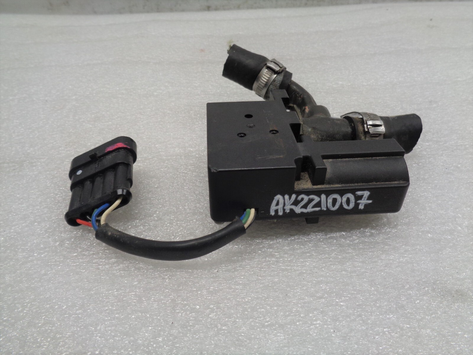 07-12 Maserati Quattroporte Right Heater Hot Water Control Valve OEM AK221007