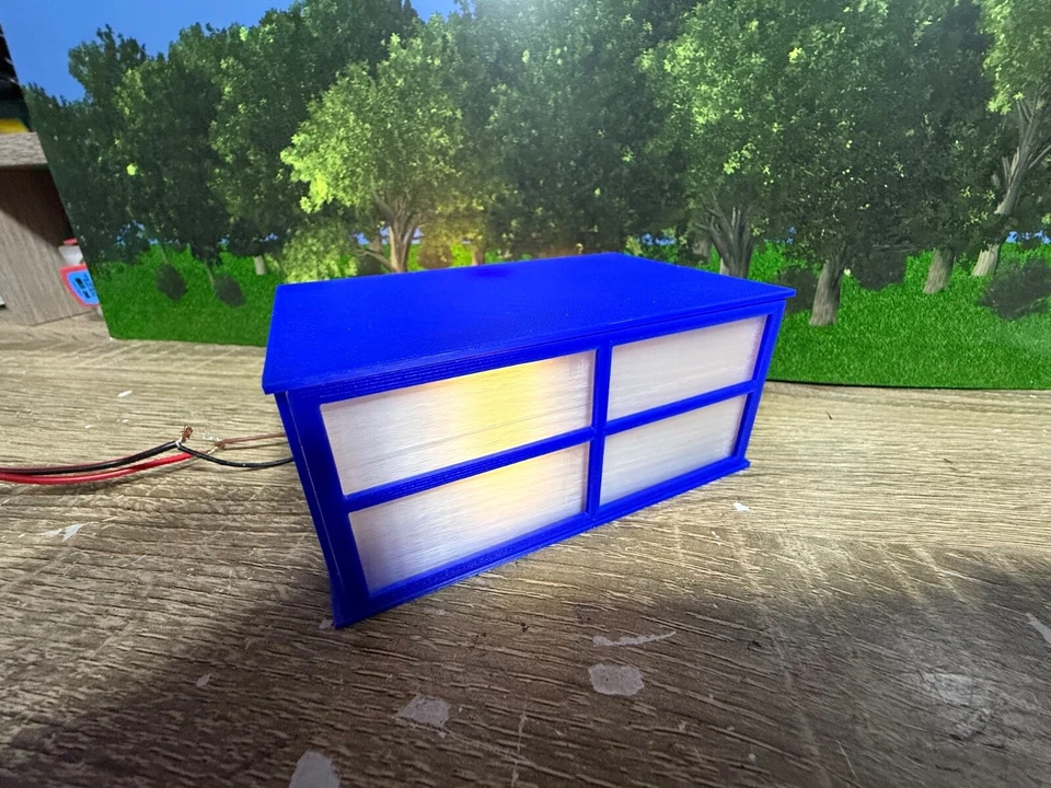 O Scale Small Passenger Station Trolley or Bus Shelter - Builtup and Lighted - Image 4 of 4