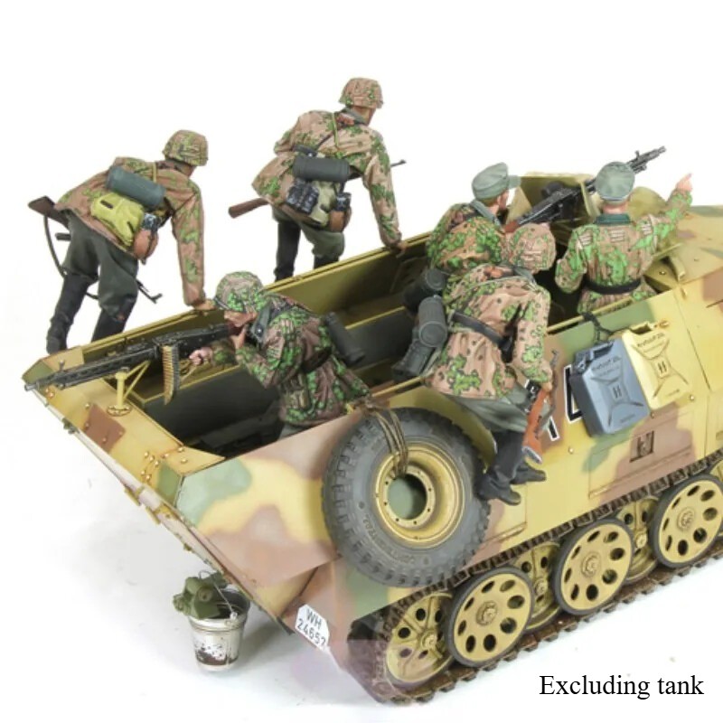 Wwii Sd.kfz.251 Crew 6 Figures Unassembled Unpainted